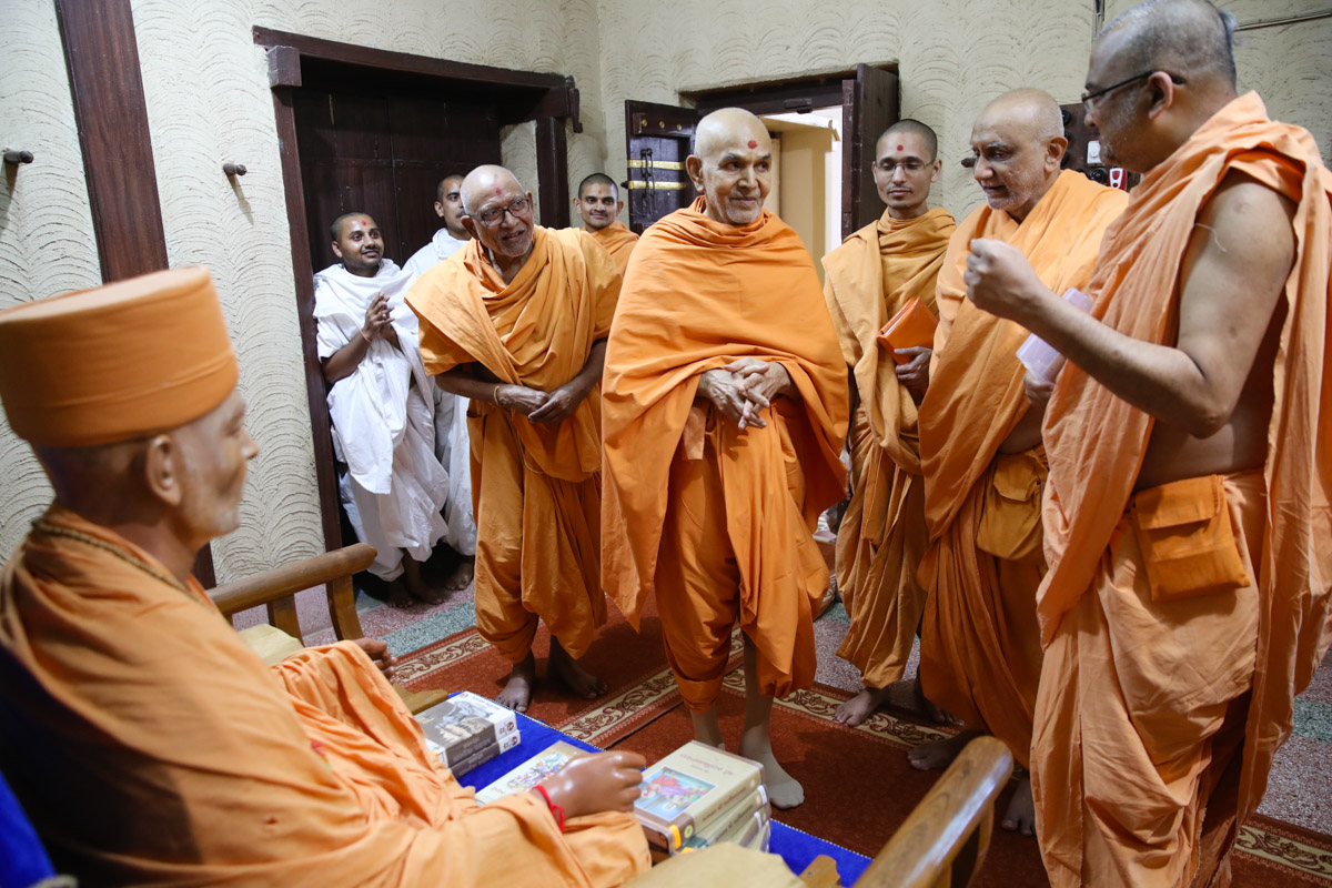 Swamishri converses with sadhus in Brahmaswarup Shastriji Maharaj's room