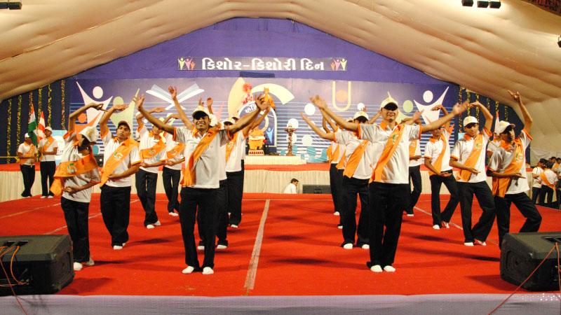  Youths perform a grand cultural program before Swamishri