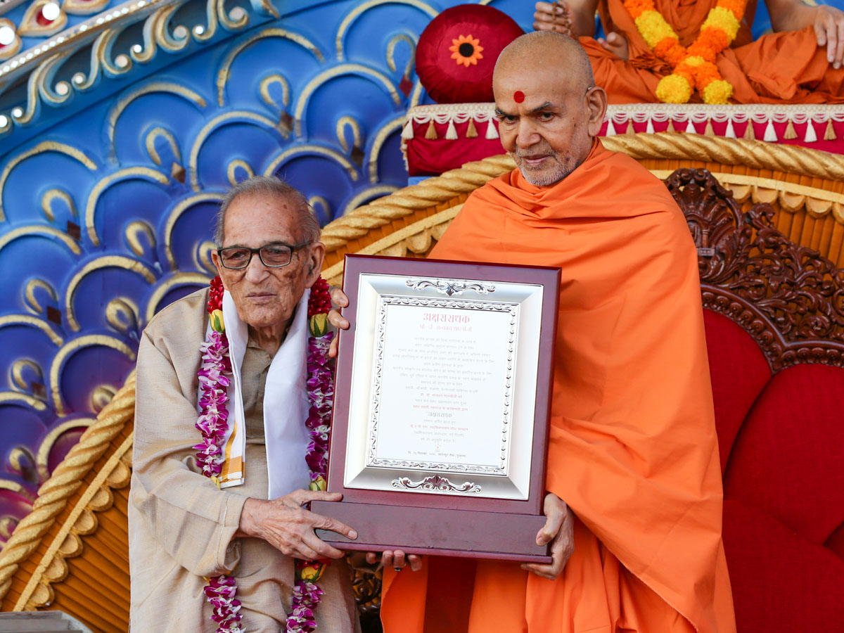 Swamishri presents 'Akshar Aradhak' award by BAPS Swaminarayan Research Institute to Dr. Satyavrat Shastriji