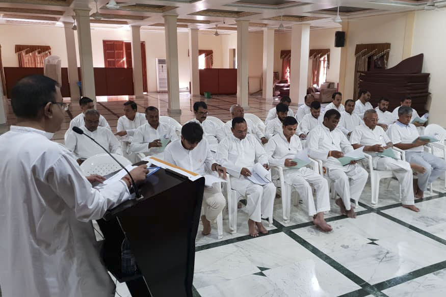 Volunteers prepare for sant vicharan in Africa