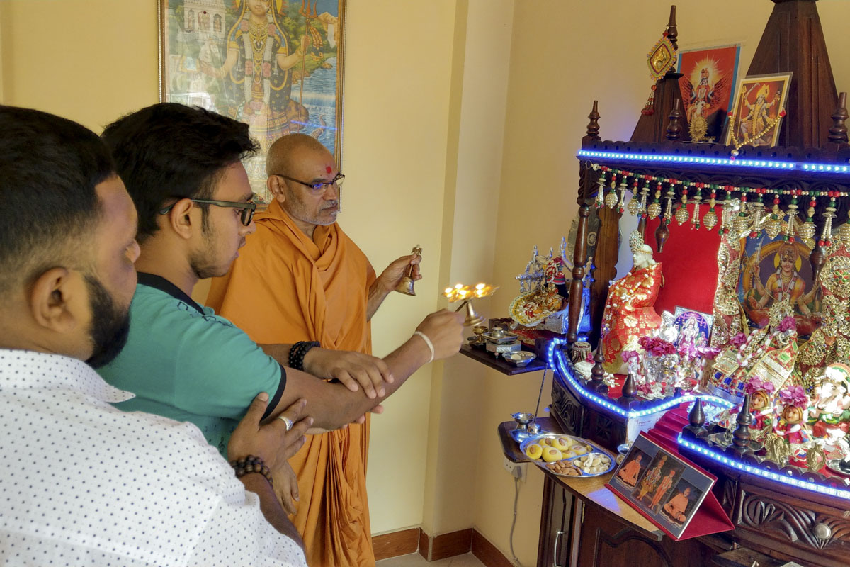 Arti and pujan during padhramanis