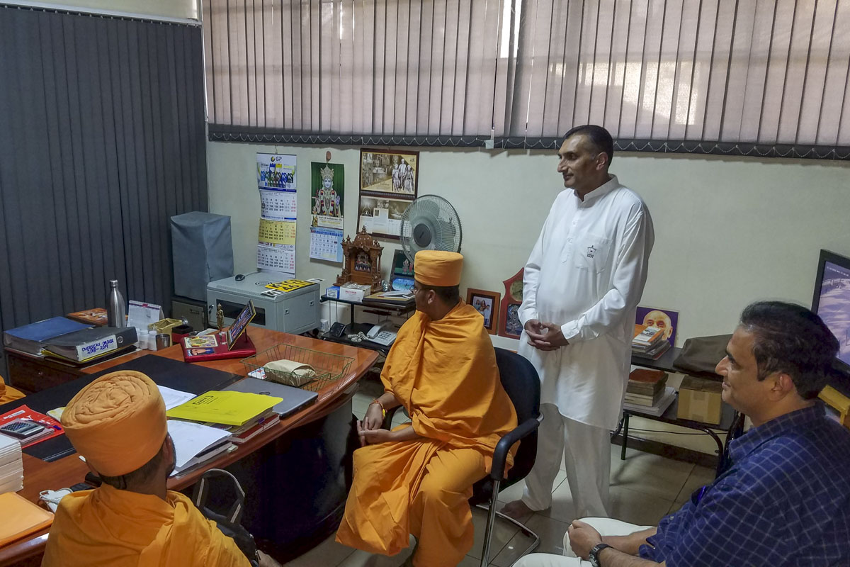 Sadhus converse with devotees and well-wishers during padhramanis