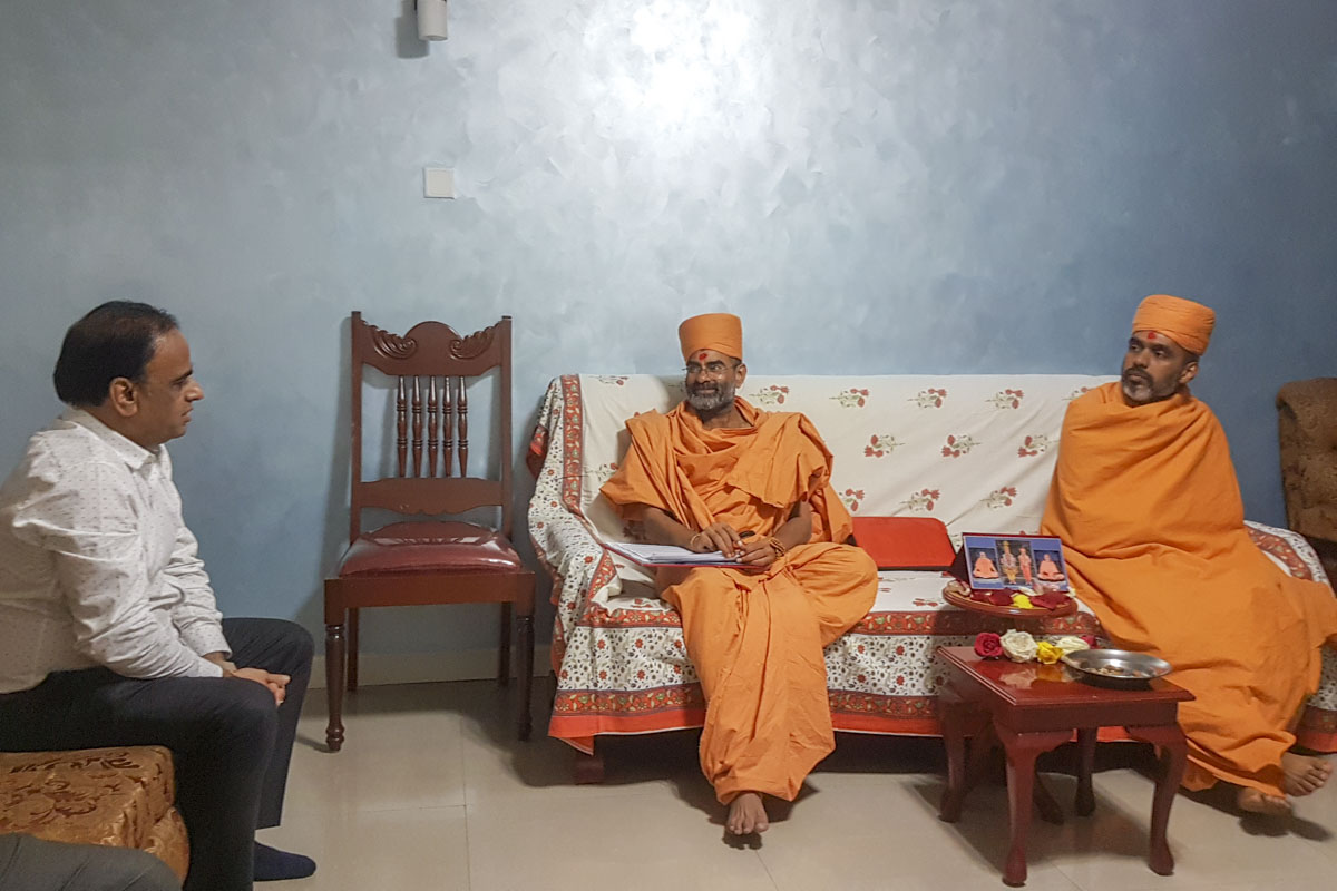 Sadhus converse with devotees and well-wishers during padhramanis