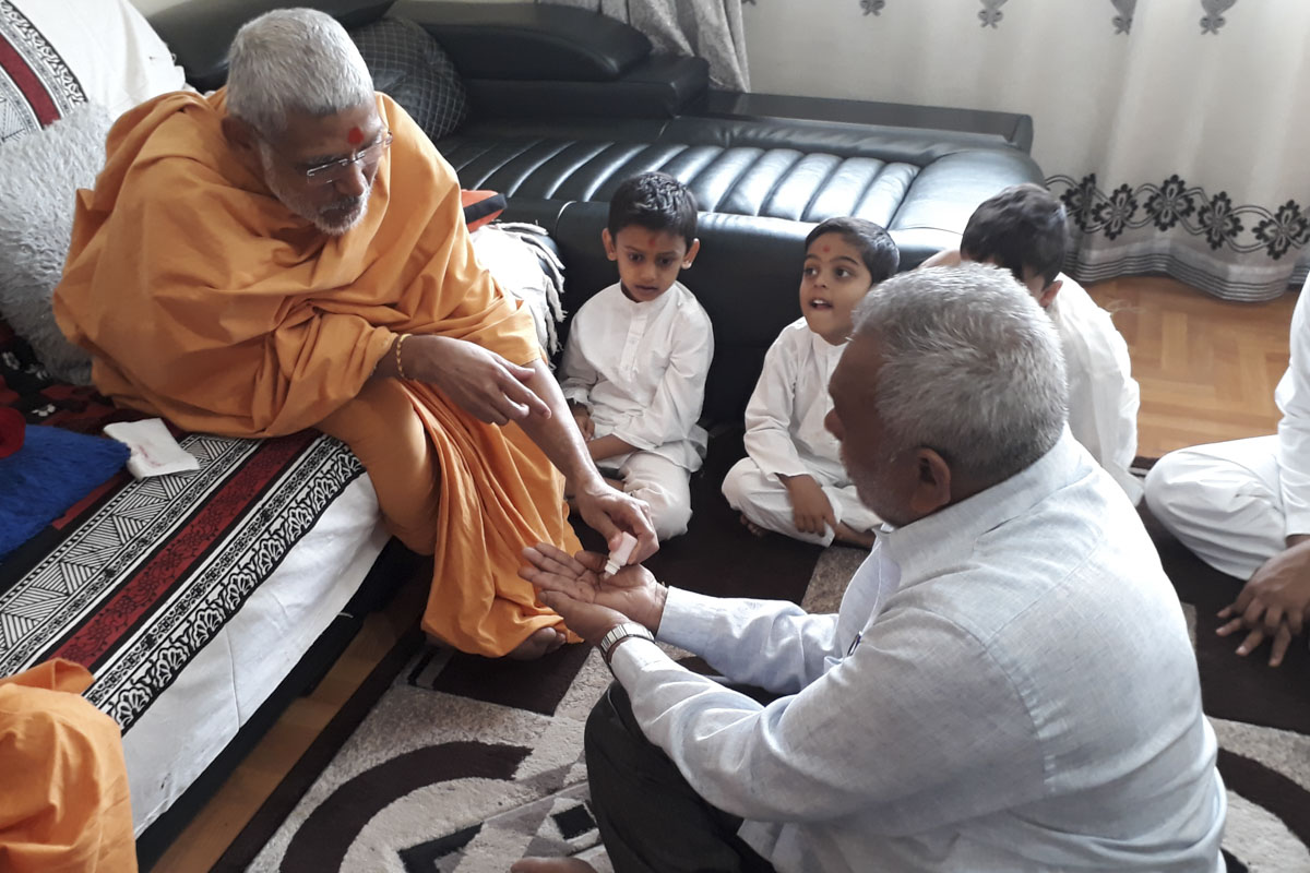 Devotees pledge to observe daily spiritual rituals