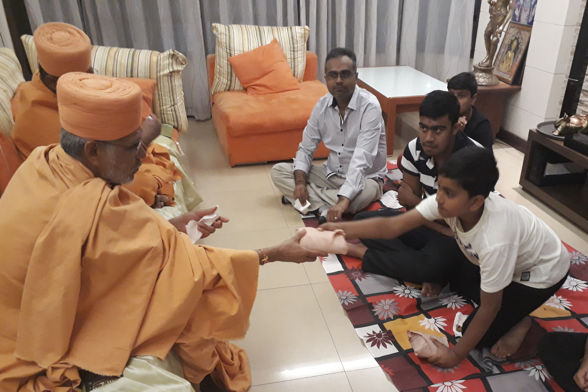 Devotees pledge to observe daily spiritual rituals