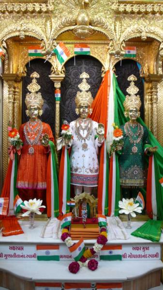 Bhagwan Swaminarayan, Aksharbrahman Gunatitanand Swami and Shri Gopalanand Swami adorned in tricolors
