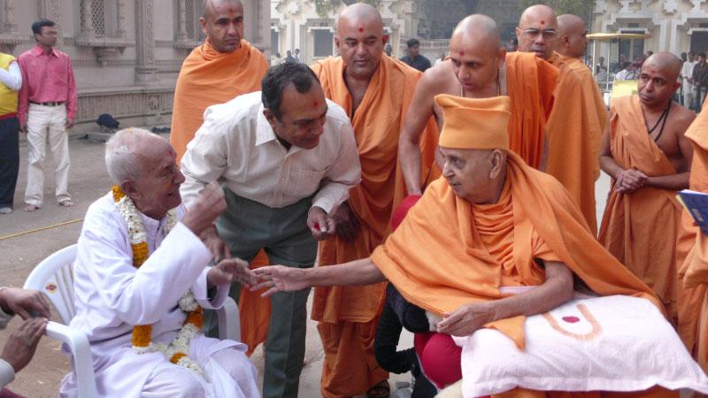 Swamishri blesses old and ailing devotees