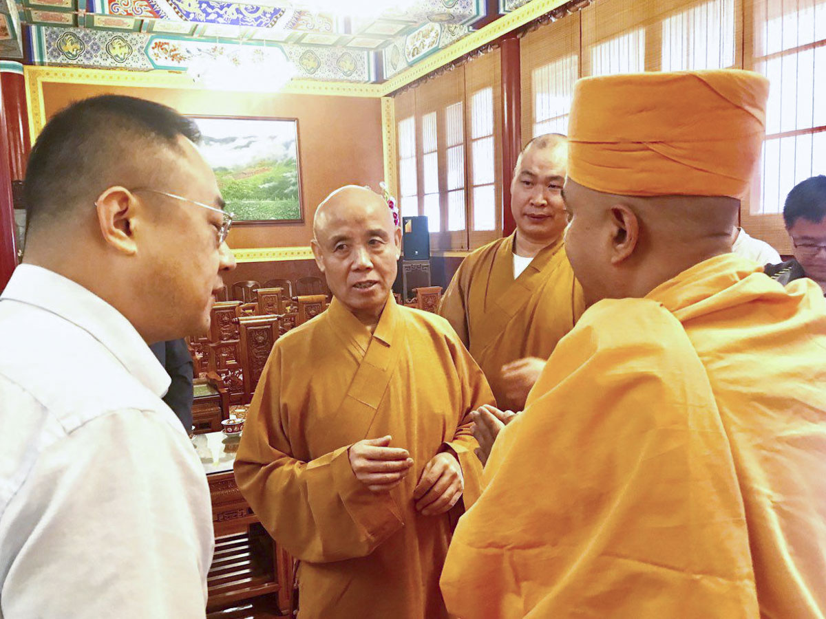 Brahmavihari Swami meets Venerable Master Yanjue