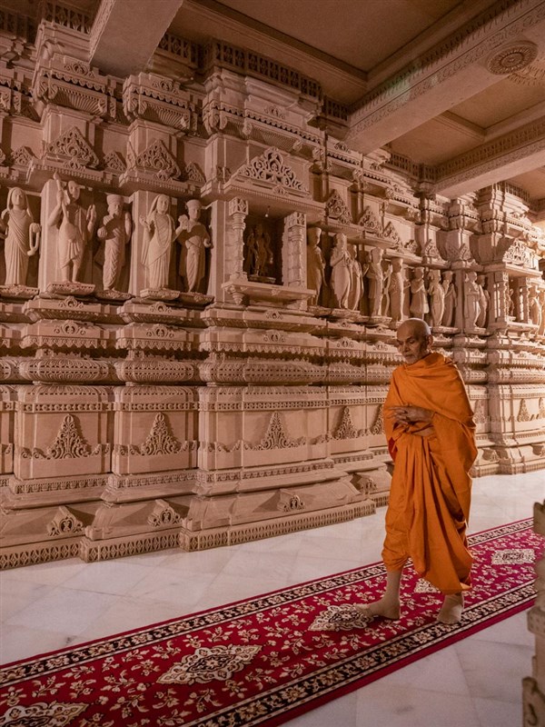 Swamishri in the mandir pradakshina