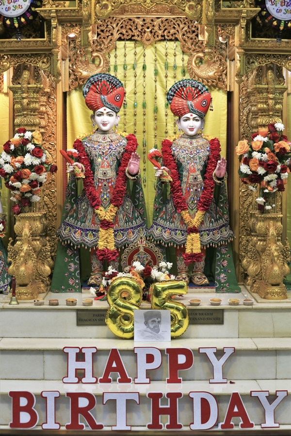 85th Birthday Celebration of Pragat Brahmaswarup Mahant Swami Maharaj, Kampala