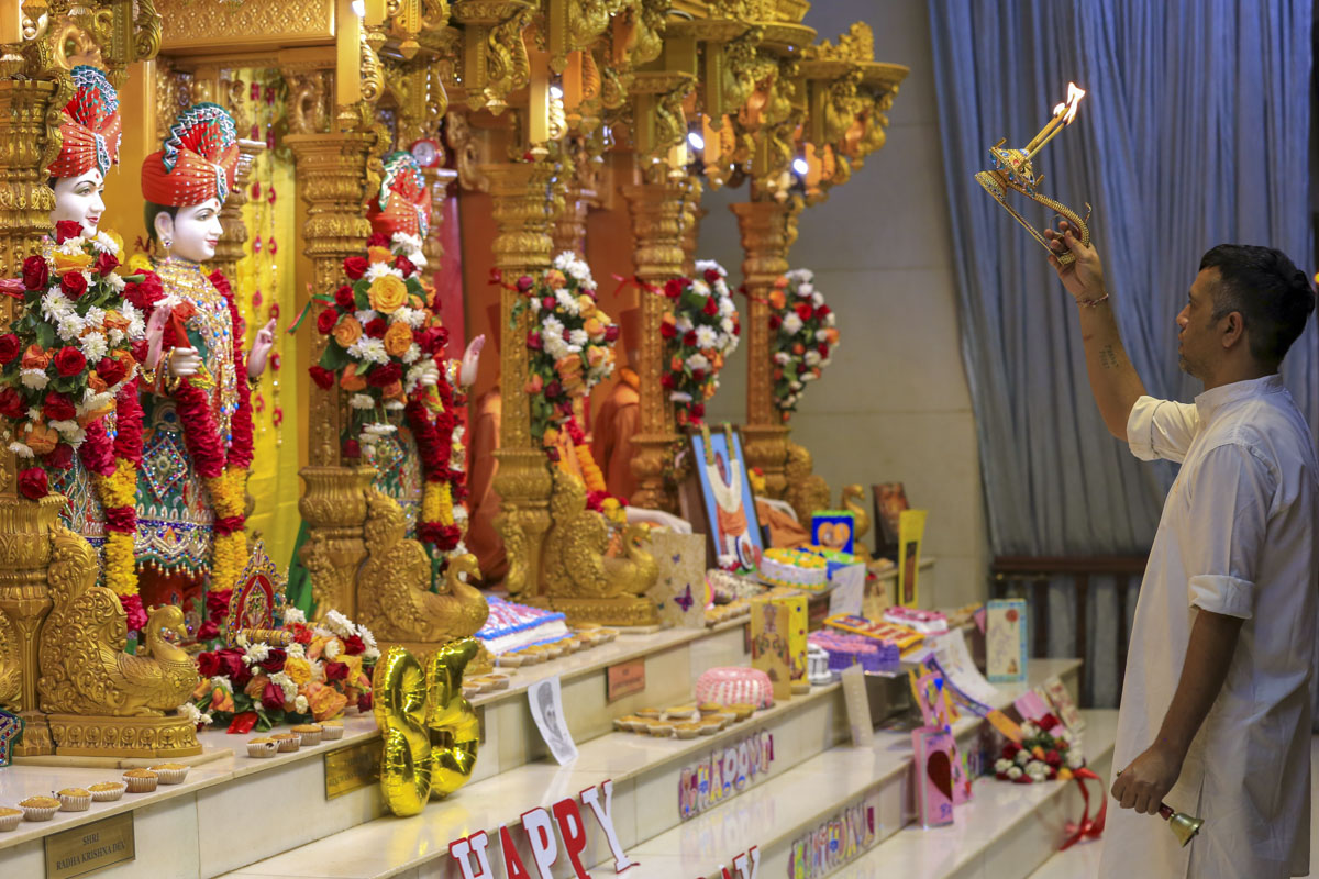 85th Birthday Celebration of Pragat Brahmaswarup Mahant Swami Maharaj, Kampala