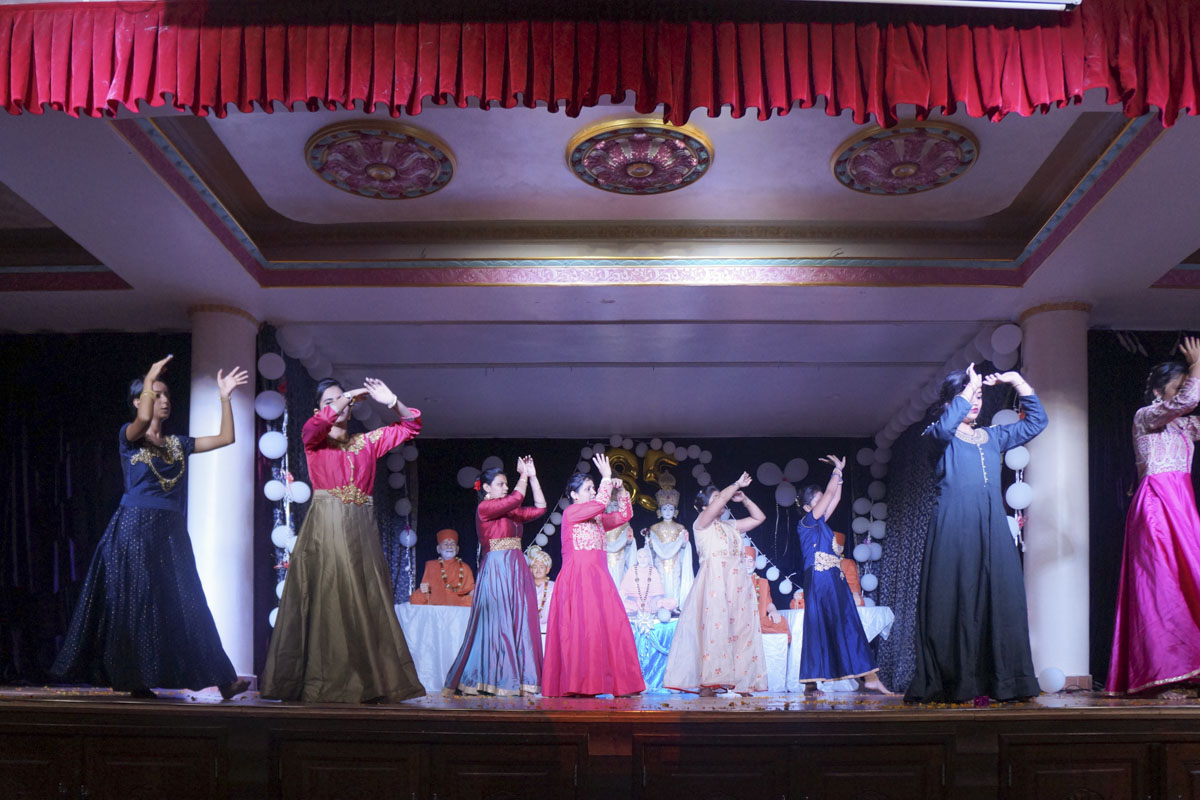 85th Birthday Celebration of Pragat Brahmaswarup Mahant Swami Maharaj (Mahila), Mwanza
