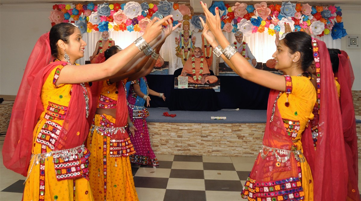 Mahant Swami Maharaj Janma Jayanti Mahila Celebrations, Paris, France