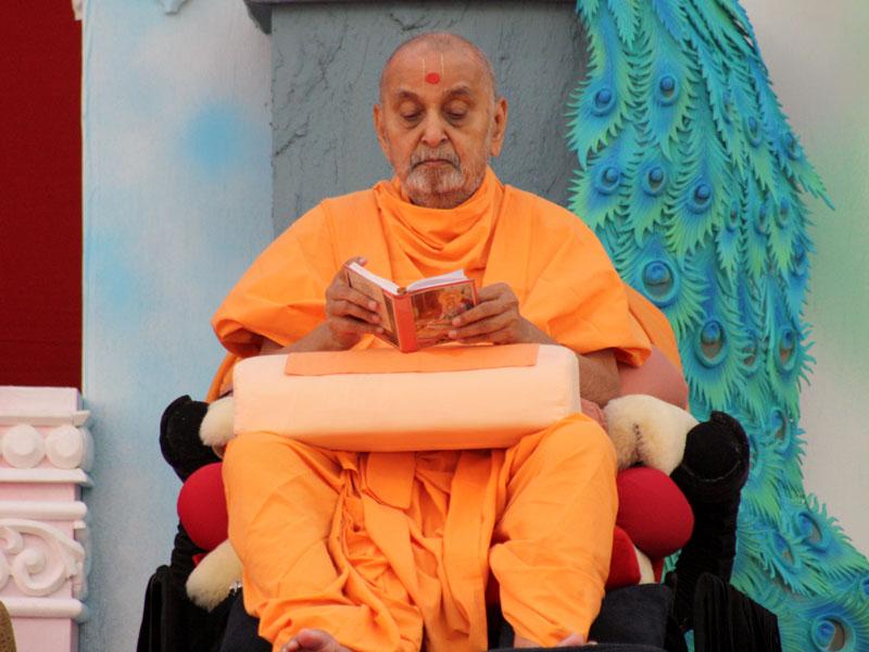 Swamishri engaged in his morning puja