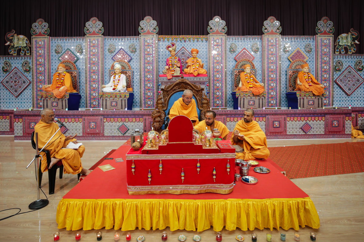 Aksharcharan Swami performs mahapuja rituals