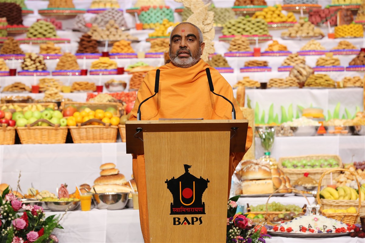 Yogvivek Swami, Head Sadhu of London Mandir, delivered his New Year's address to the assembly
