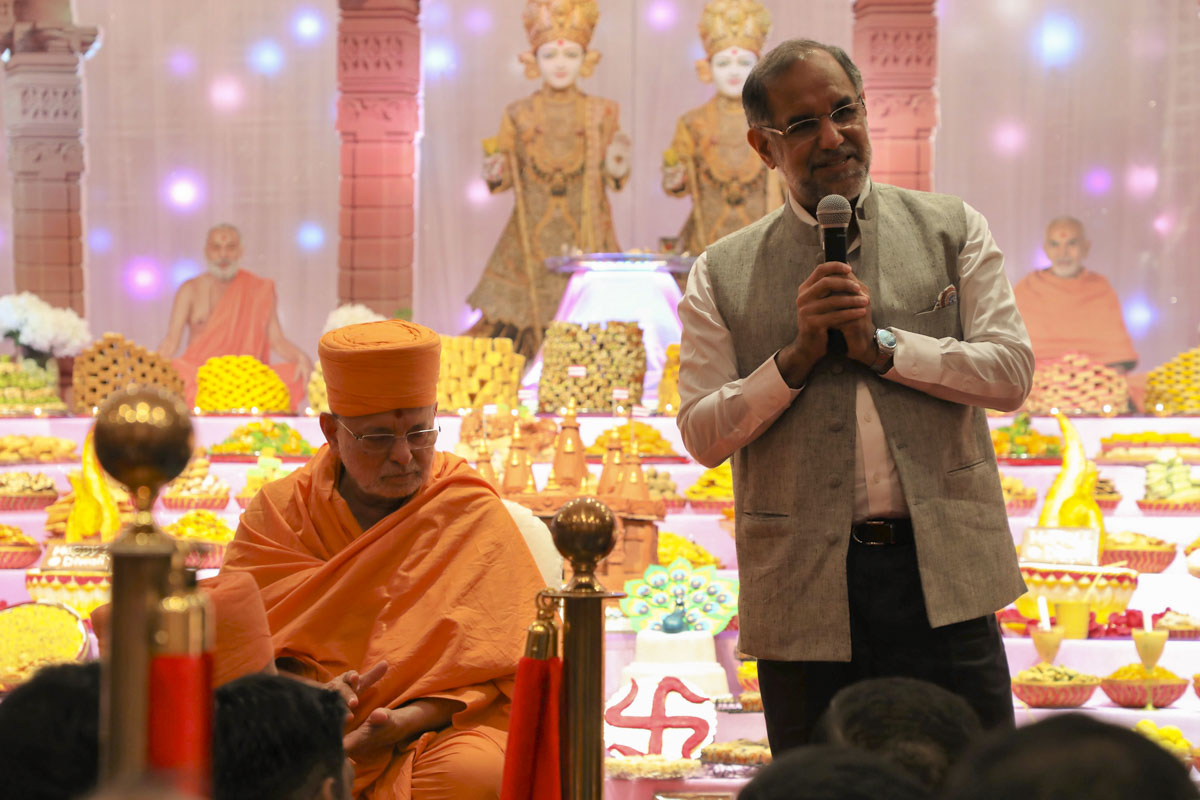 Indian Ambassador to the UAE Shri Navdeep Singh Suri addresses the gathering