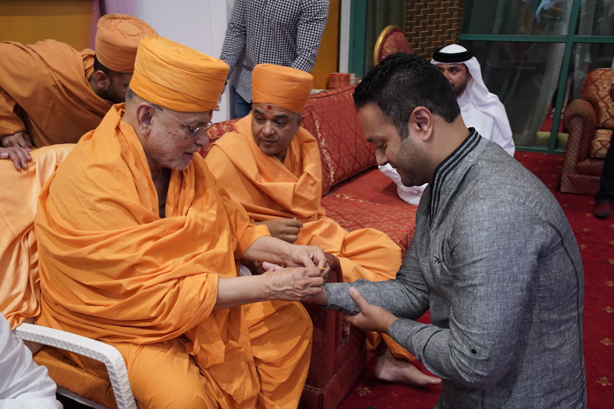 Shri Binay Shetty meet Pujya Ishwarcharan Swami
