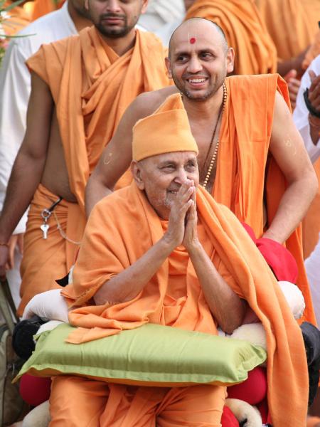  Swamishri in a divine jovial mood
