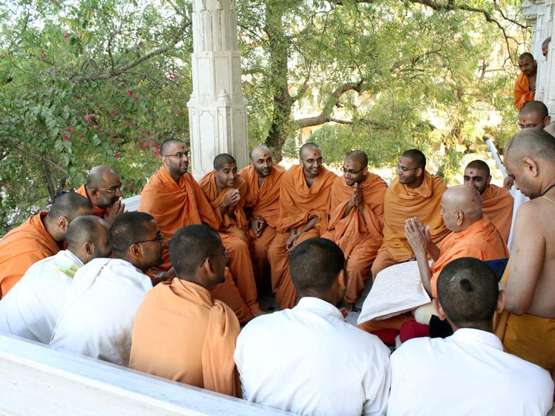 Swamishri addresses sadhus in the mandir pradakshina