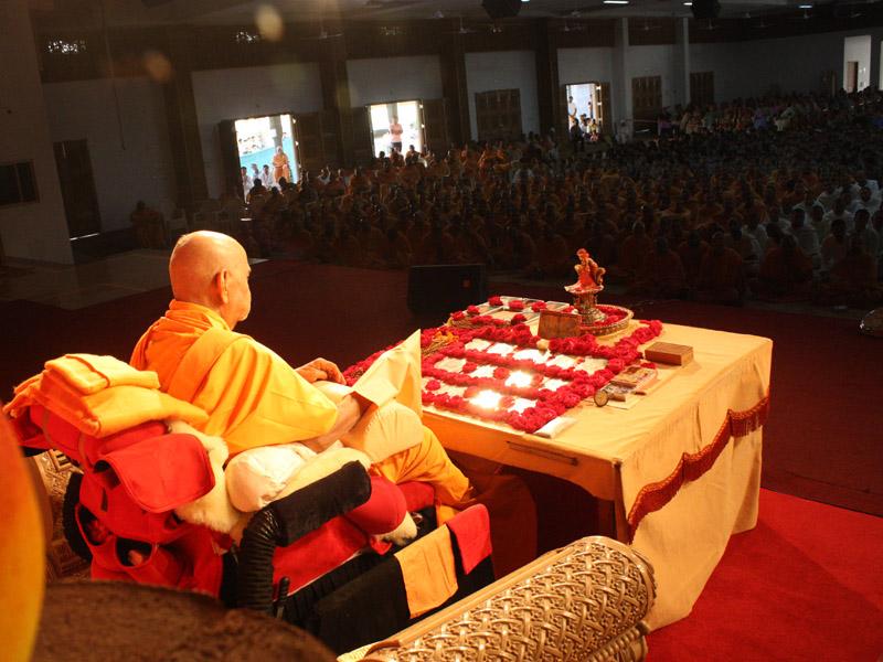  Swamishri engaged in his morning puja in the assembly hall