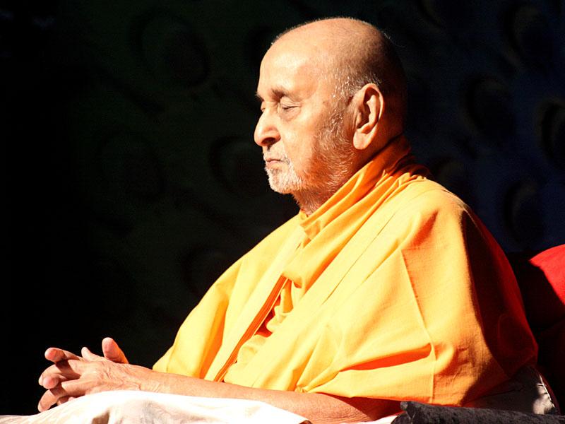   Swamishri in his morning puja