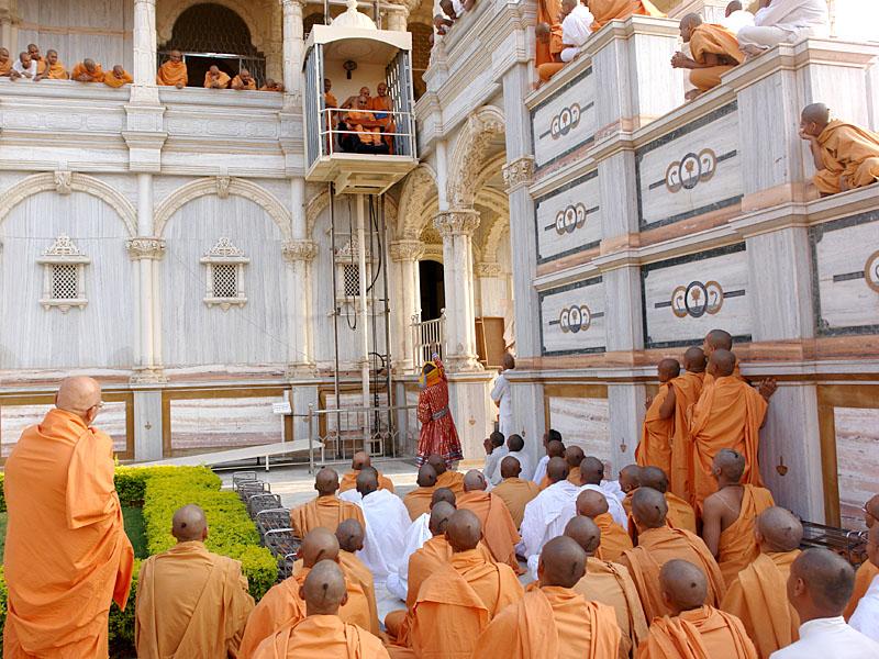  Sadhus engaged in Swamishri's darshan