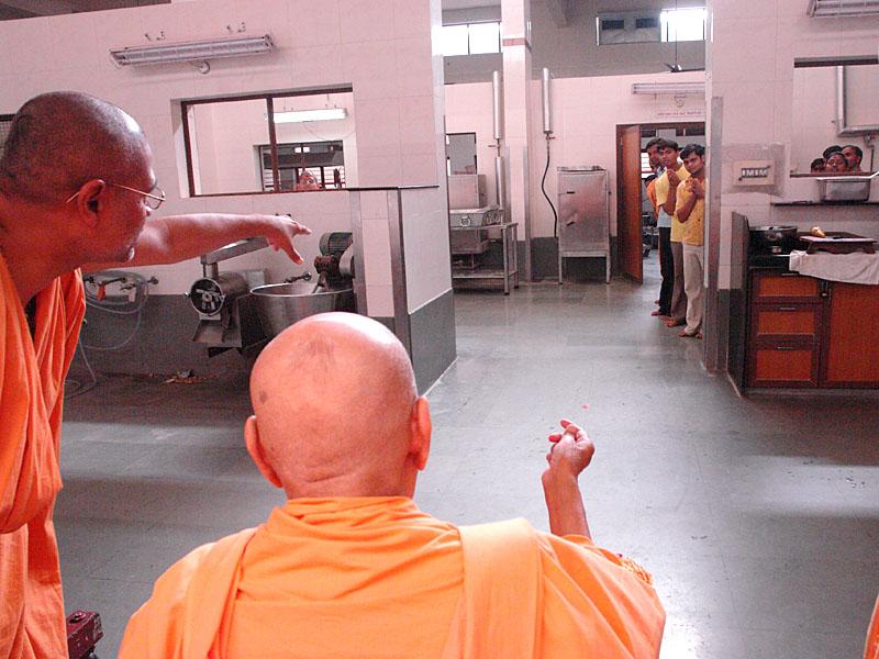 Swamishri sanctifies the newly constructed mandir complex