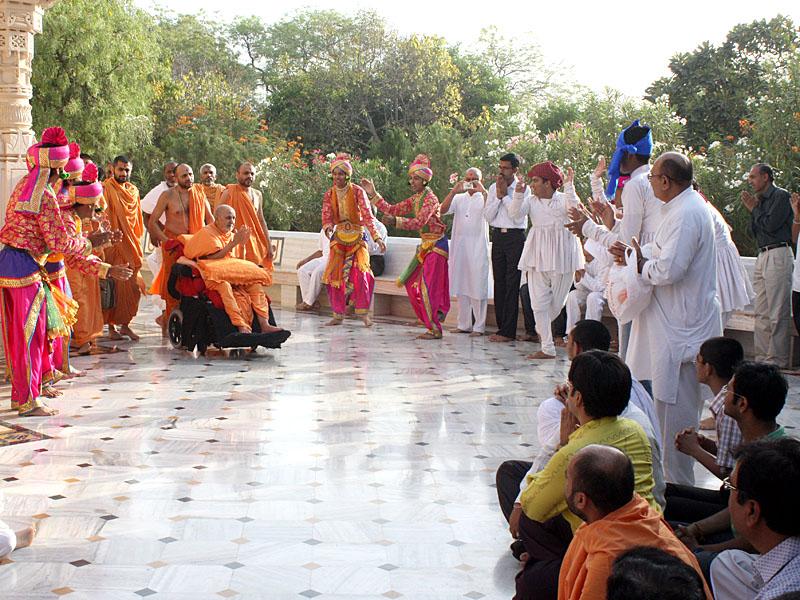 Swamishri in the Smruti Mandir pradakshina 