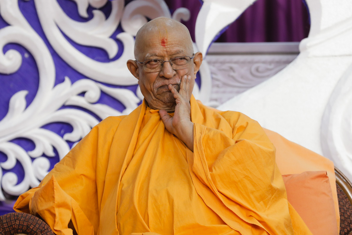 Pujya Swayamprakash Swami (Doctor Swami) during the assembly