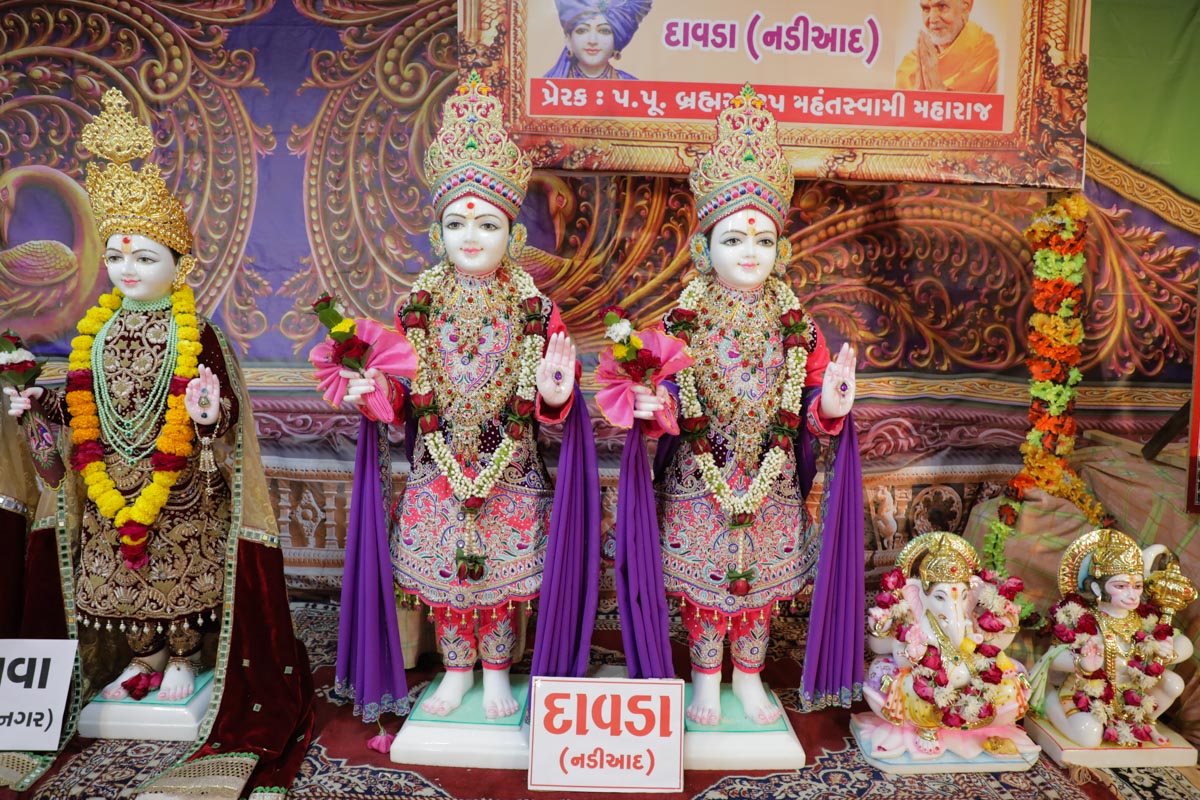 Murtis to be consecrated for the BAPS Shri Swaminarayan Mandir in Davda, Nadiad, India
