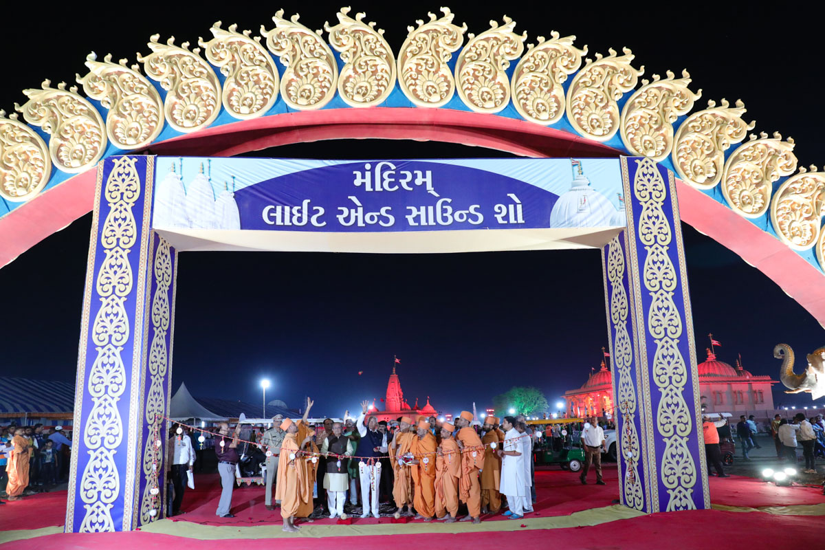 Pujya Viveksagar Swami, Shri Vajubhai Vala and Shri Bhupendrasinh Chudasama perform opening ritual of light & sound show in the evening at Swaminarayan Nagar
