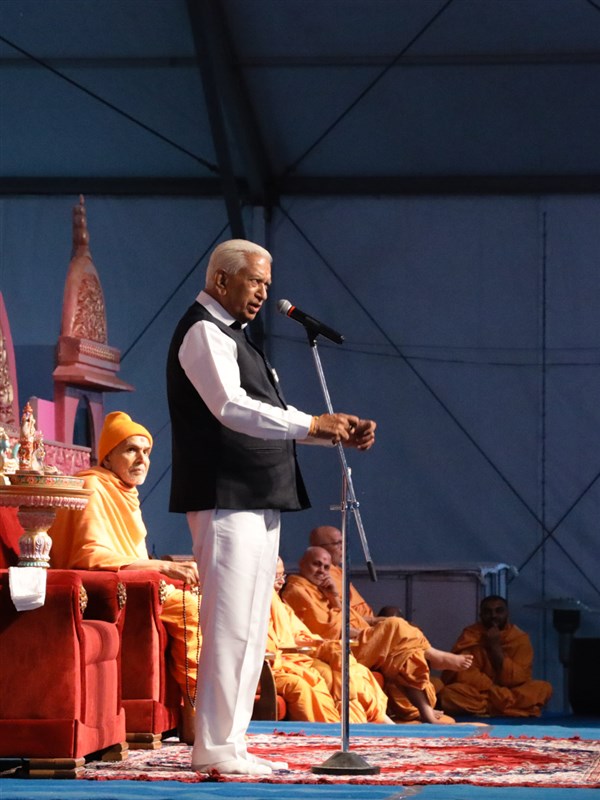 Shri Vajubhai Vala addresses the assembly