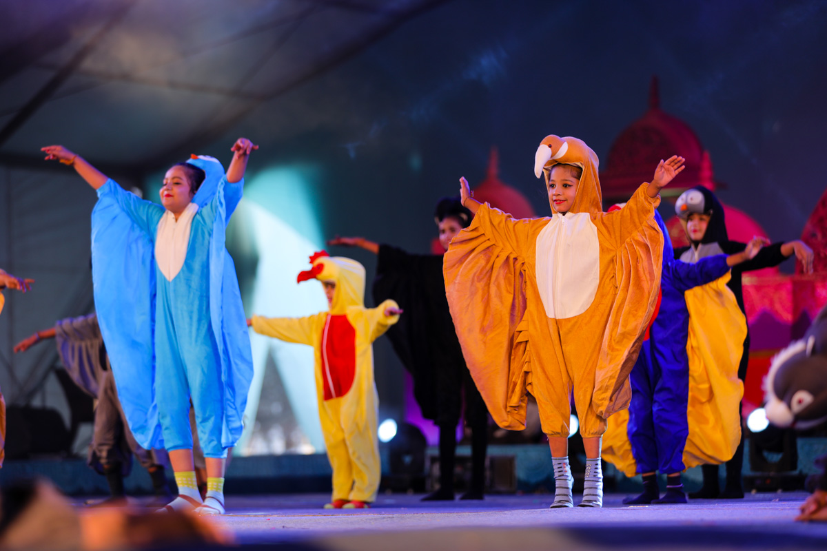 Balikas present a cultural program