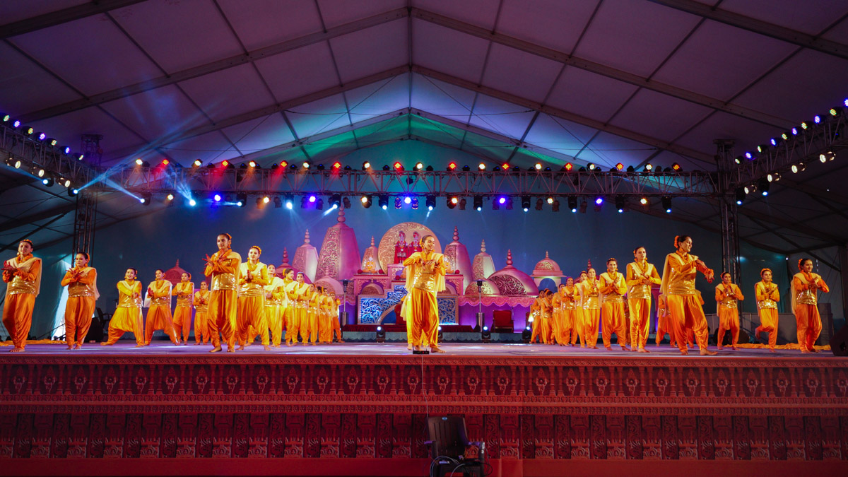 Yuvatis present a cultural program