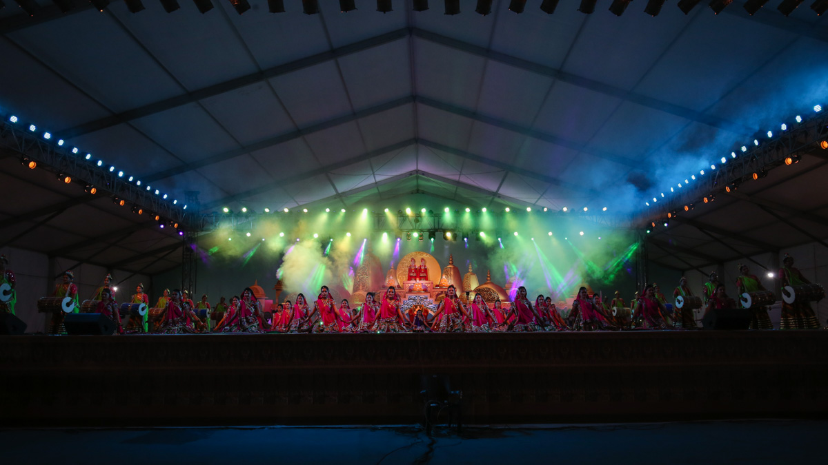 Yuvatis present a cultural program