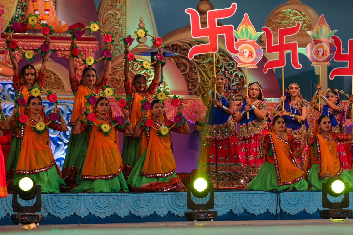 Yuvatis present a cultural program