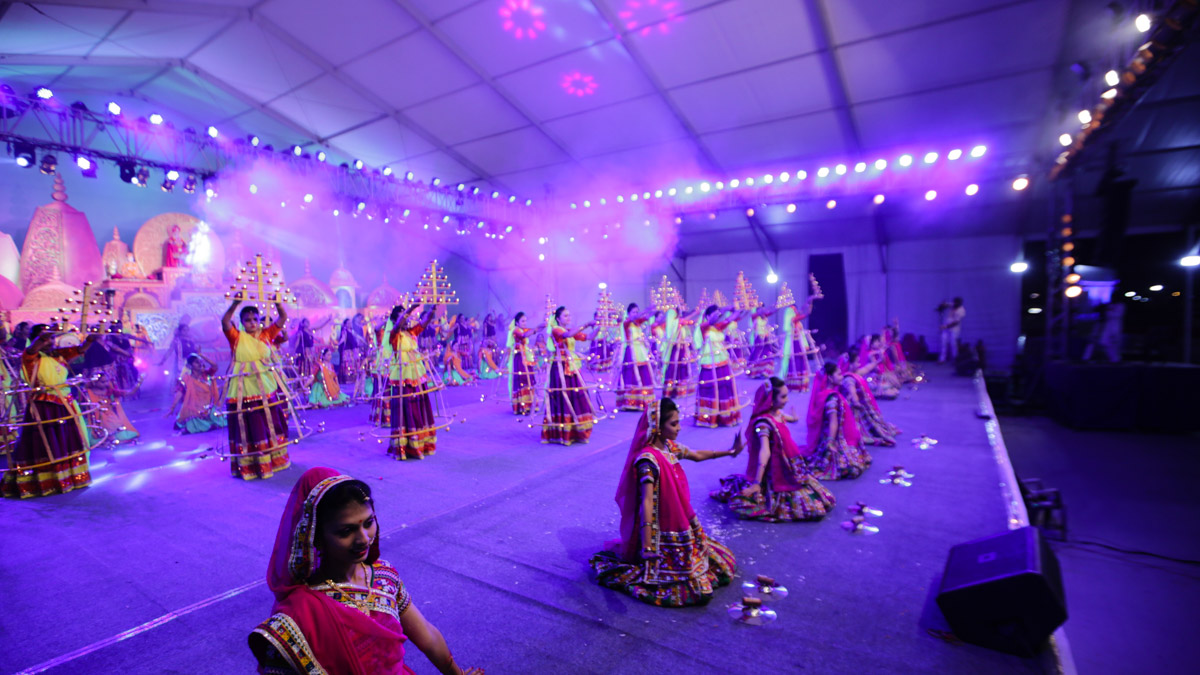 Yuvatis present a cultural program
