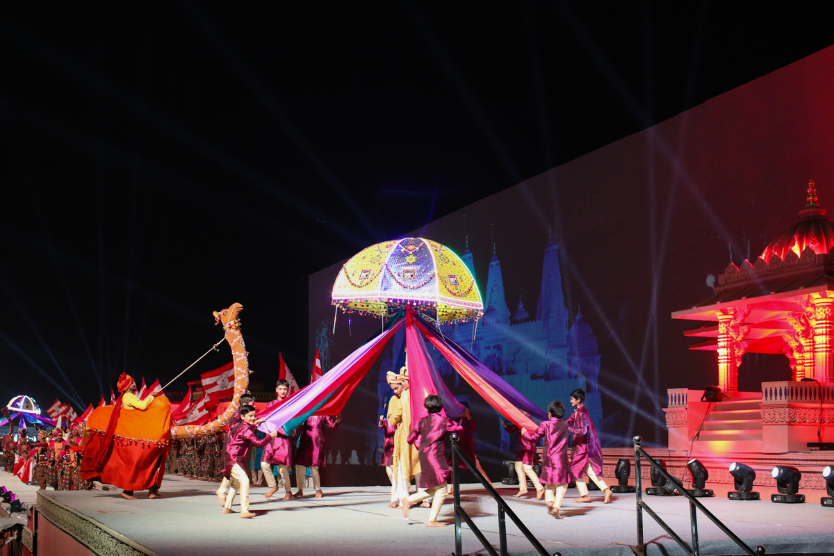 Performance by children and youths in light & sound show