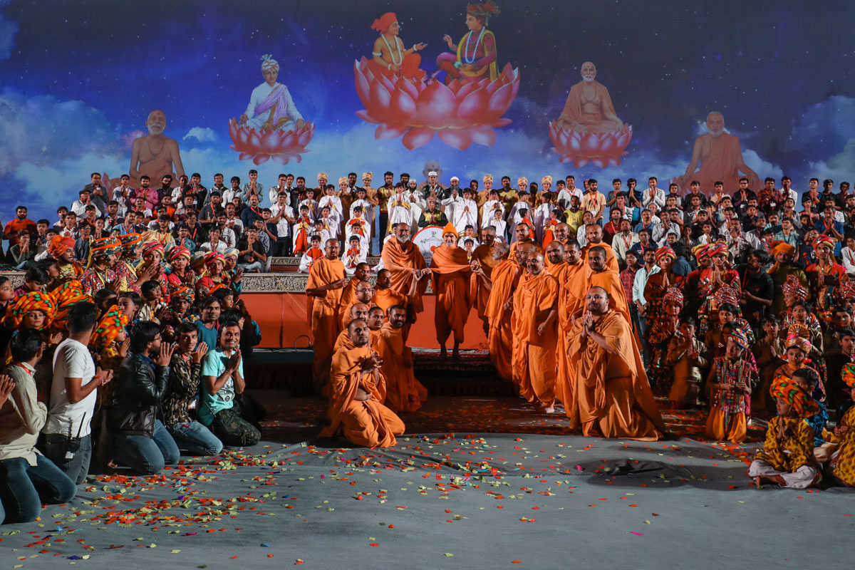 Sadhus with Swamishri