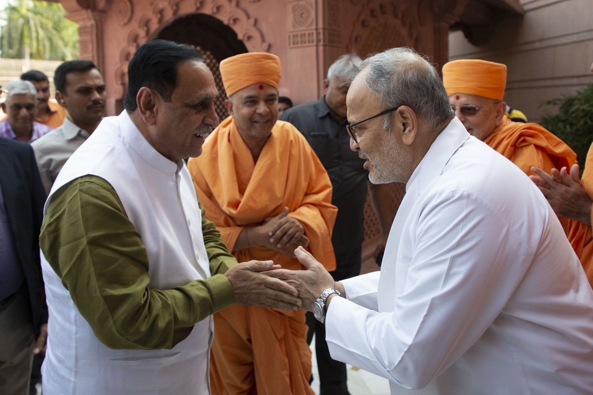 Dr. Tejas Patel welcomes Chief Minister of Gujarat, Shri Vijaybhai Rupani