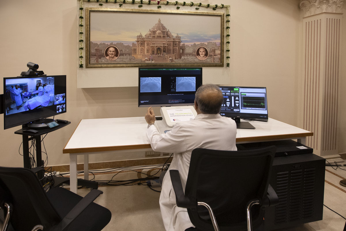 Dr. Tejas Patel performs Telerobotic Coronary Intervention