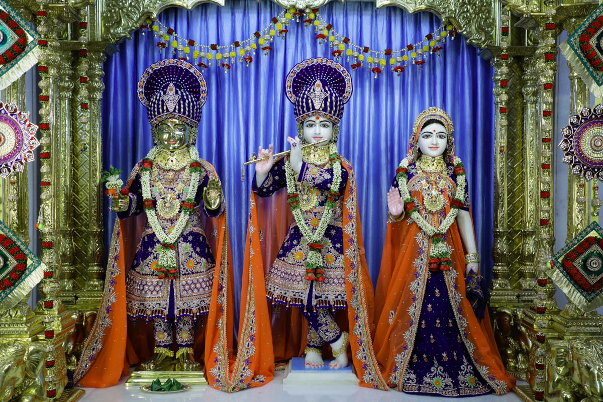 Shri Harikrishna Maharaj and Shri Radha-Krishna Dev 