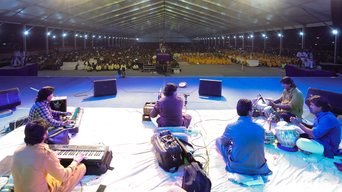 Shri Osman Mir presents kirtan bhakti
