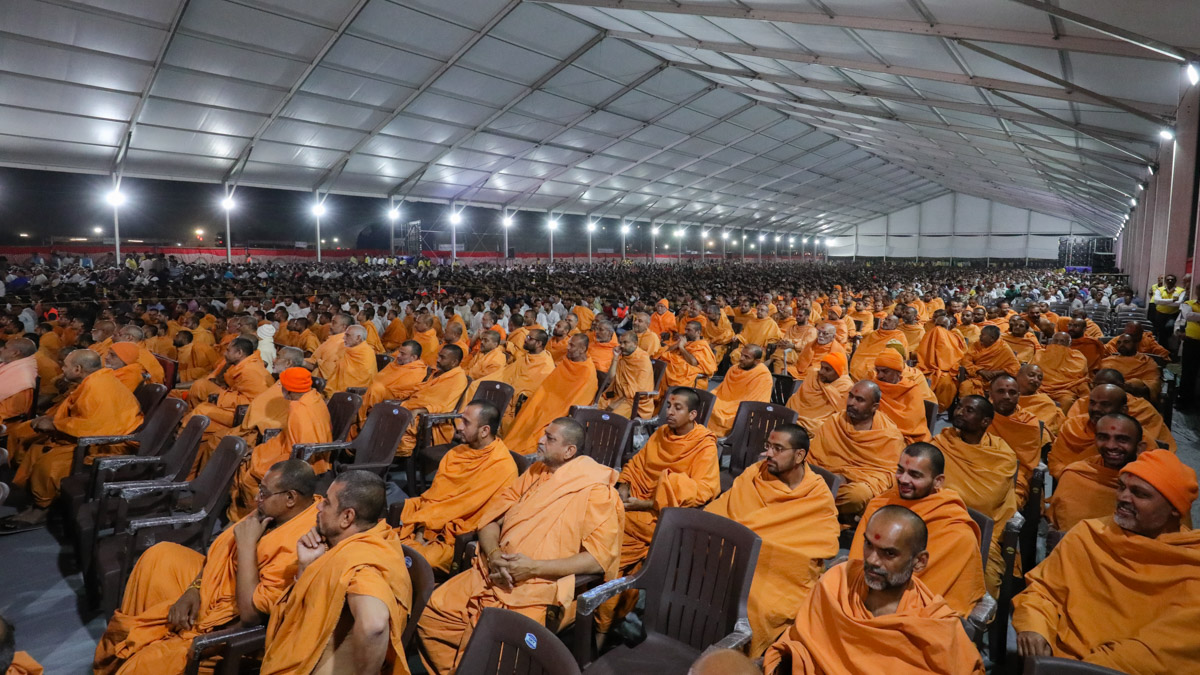 Sadhus and devotees during the assembly