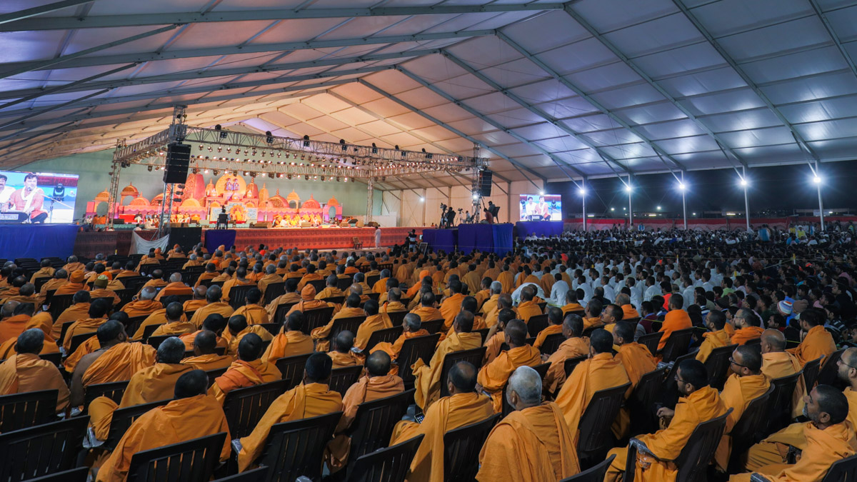 Sadhus and devotees during the assembly