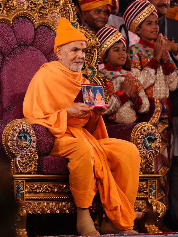 Swamishri with Thakorji