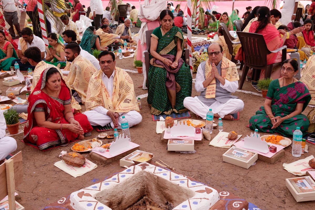 Devotees participate in Shri Swaminarayan Vishwashanti Mahayagna