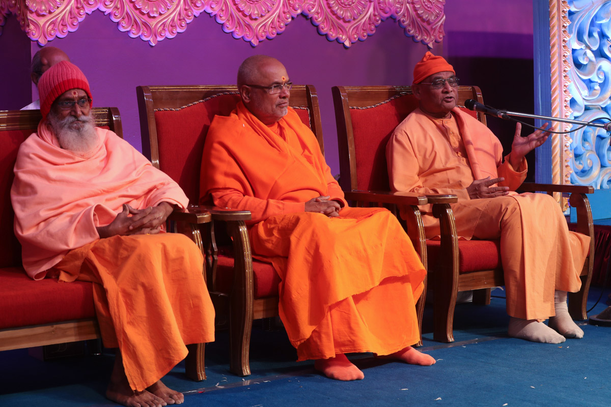 Invited guests during the evening satsang assembly