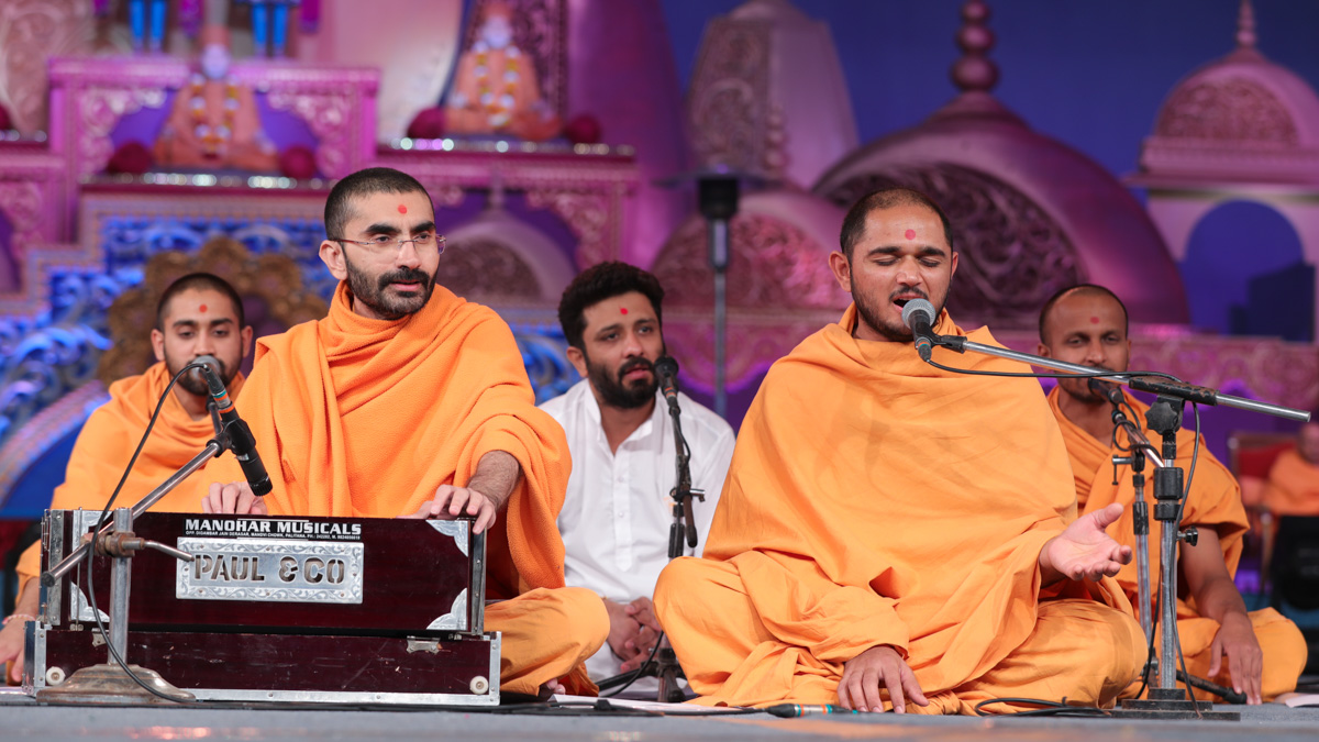 Sadhus sing kirtans in kirtan aradhana